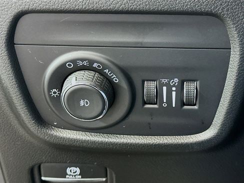 Used 2024 Jeep Grand Cherokee L Limited w/ Luxury Tech Group II image 17