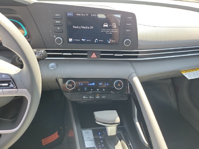 New 2026 Hyundai Elantra Hybrid FWD image 15