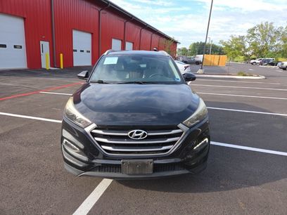 Used 2017 Hyundai Tucson SE w/ SE Popular Package 02