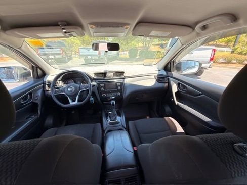 Used 2018 Nissan Rogue Sport S image 7