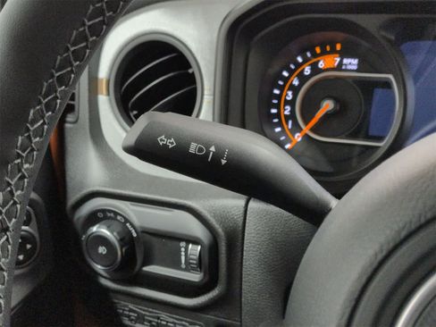Used 2025 Jeep Wrangler Sport S image 27