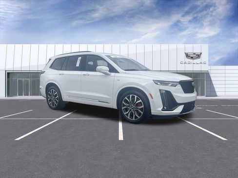 Certified 2023 Cadillac XT6 Sport w/ Technology Package image 2