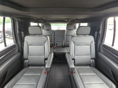 Used 2022 GMC Yukon XL Denali image 18