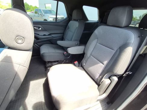 Used 2023 Chevrolet Traverse LT FWD image 8