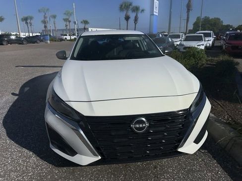 Used 2024 Nissan Altima 2.5 S image 2