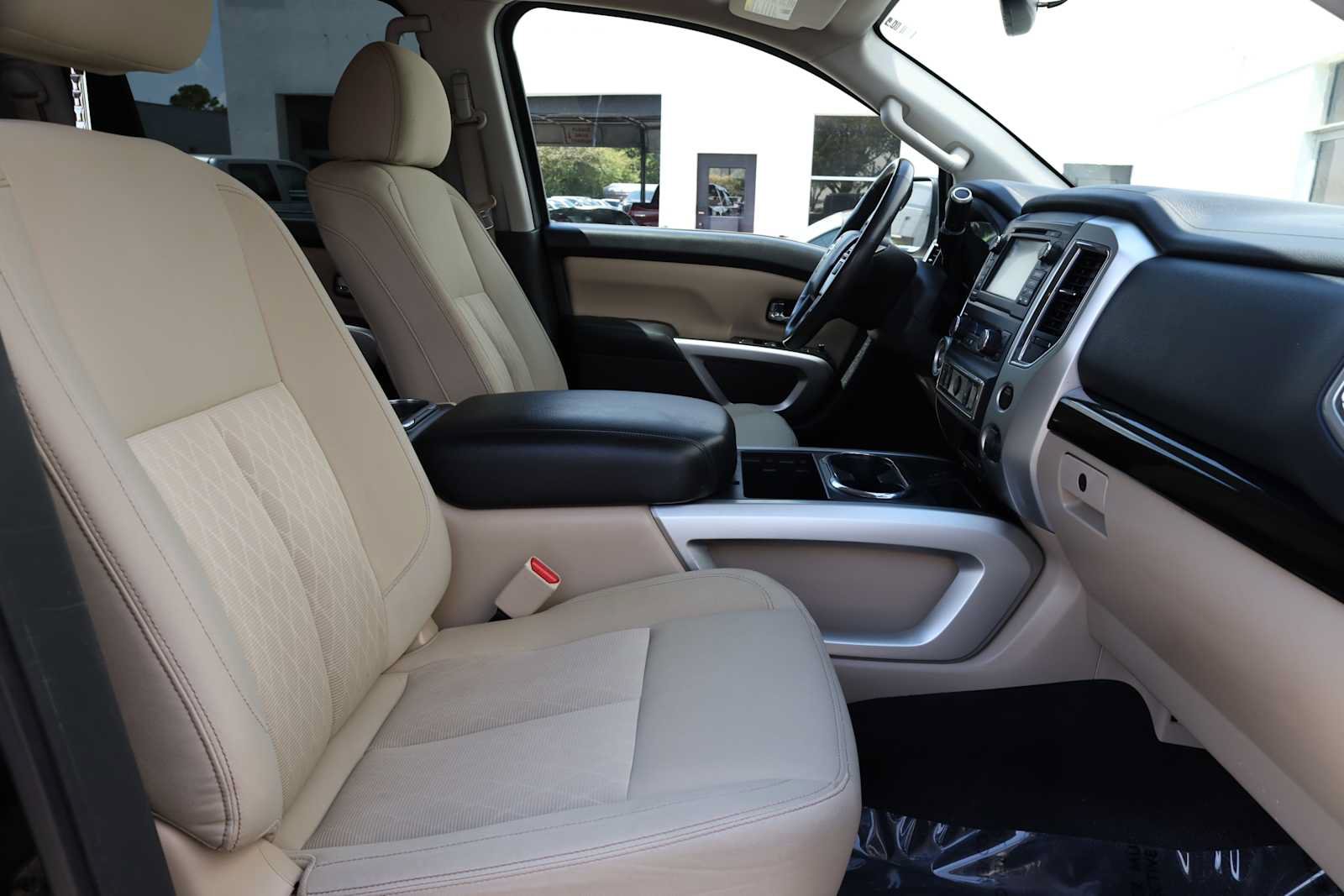 Used 2017 Nissan Titan SV RWD image 34