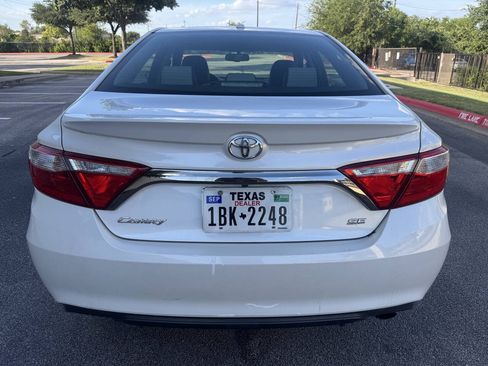 Used 2015 Toyota Camry SE w/ Moonroof Package FWD image 6