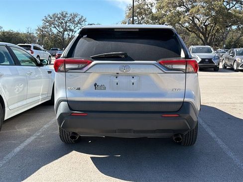 Used 2020 Toyota RAV4 XLE image 7