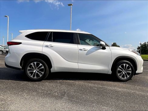 Used 2023 Toyota Highlander XLE FWD image 6