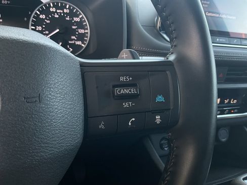 Used 2025 Nissan Rogue SV FWD image 32