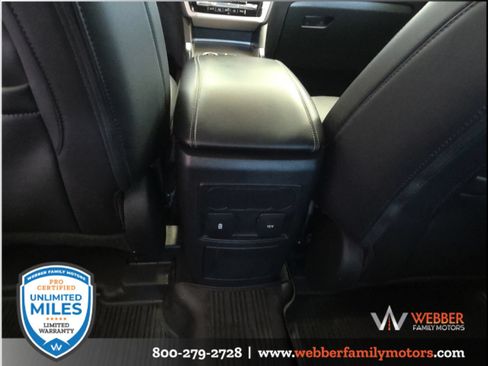 Used 2024 Ford Explorer XLT w/ Equipment Group 202A AWD/4WD image 18