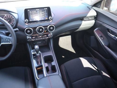 Used 2025 Nissan Sentra SR image 11