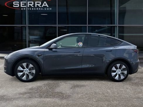 Used 2023 Tesla Model Y Long Range AWD/4WD image 2
