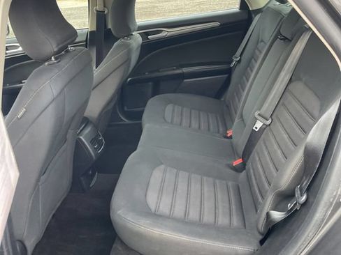 Used 2019 Ford Fusion SE FWD image 13