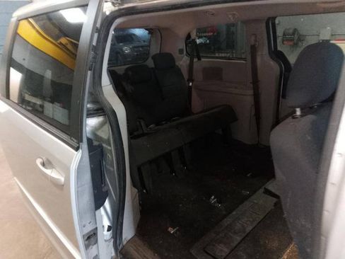 Used 2010 Dodge Grand Caravan SE FWD image 30