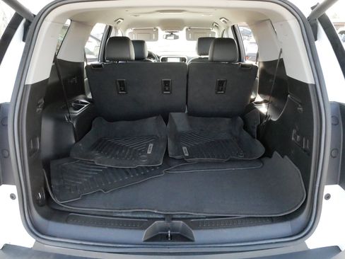 Used 2023 GMC Acadia SLT image 18