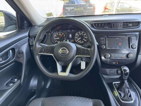 Used 2020 Nissan Rogue S FWD image 10