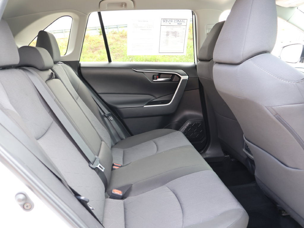 Used 2025 Toyota RAV4 XLE AWD/4WD image 11