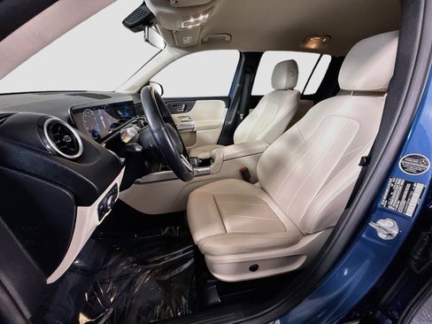 Used 2022 Mercedes-Benz GLB 250 4MATIC w/ Premium Package image 22