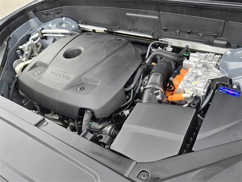 Used 2023 Volvo XC90 T8 Ultimate w/ Lounge Package image 19