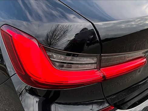 Used 2021 BMW 330i Sedan w/ M Sport Package image 30