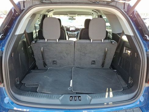 Used 2022 Ford Explorer XLT image 30