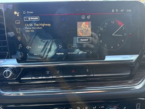 Used 2024 GMC Sierra 3500 SLE w/ SLE Convenience Package image 17