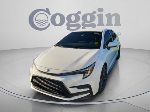 Used 2023 Toyota Corolla SE FWD image 2
