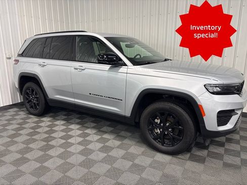 Certified 2024 Jeep Grand Cherokee Altitude AWD/4WD image 1