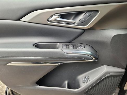 Used 2025 Chevrolet Traverse LT image 28