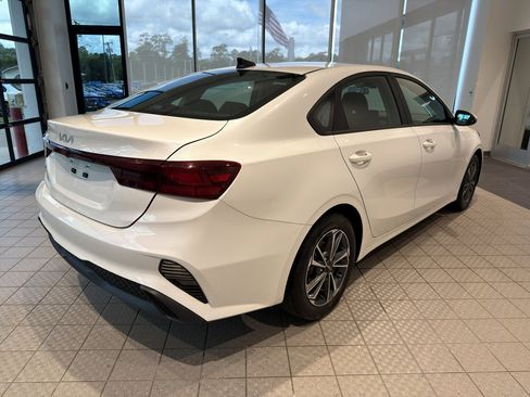 Used 2023 Kia Forte LXS w/ LXS Technology Package FWD image 5