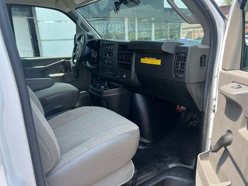 Used 2019 Chevrolet Express 2500 RWD image 8