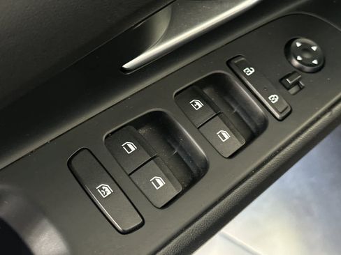 Used 2023 Hyundai Elantra SE FWD image 14