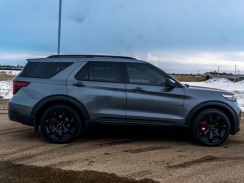 Used 2022 Ford Explorer ST w/ ST Street Pack image 8