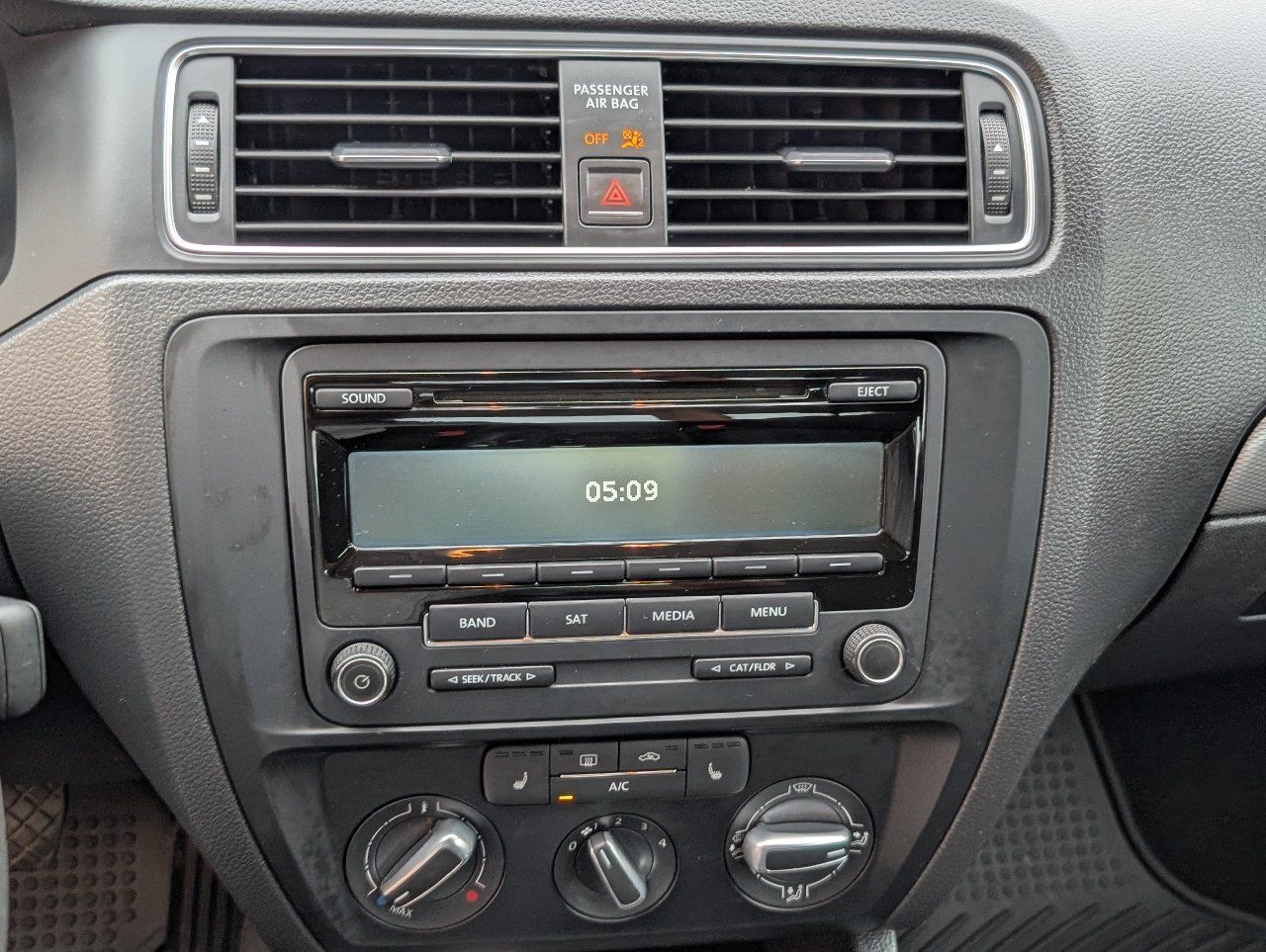 Used 2015 Volkswagen Jetta SE FWD image 17
