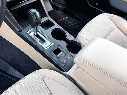 Used 2017 Subaru Outback 2.5i Premium image 17