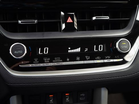 Used 2024 Toyota Corolla Cross XLE w/ Convenience Package image 33