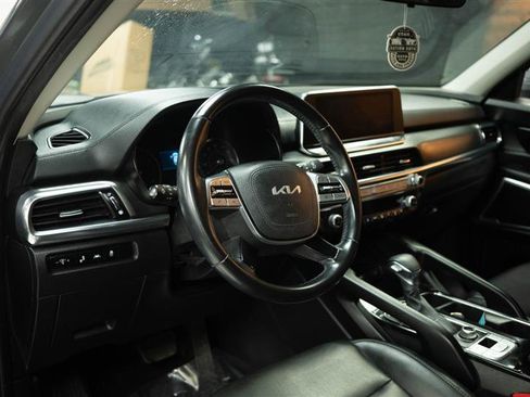 Used 2022 Kia Telluride LX image 9