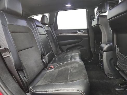 Used 2015 Jeep Grand Cherokee SRT image 28