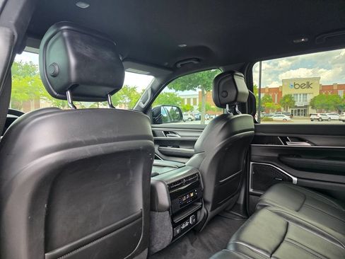 Used 2023 Jeep Wagoneer Series II RWD image 29