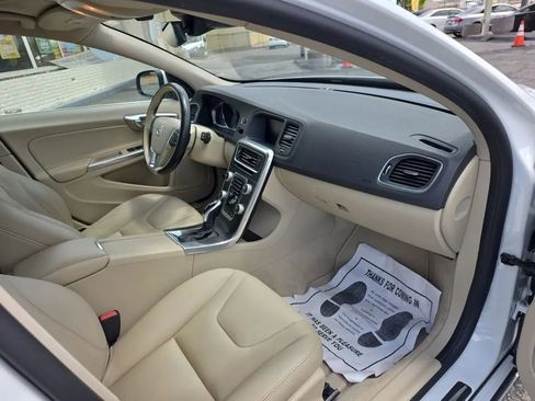 Used 2015 Volvo V60 T5 Premier w/ Convenience Package image 10