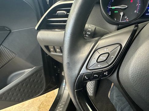 Used 2018 Toyota C-HR XLE FWD image 25