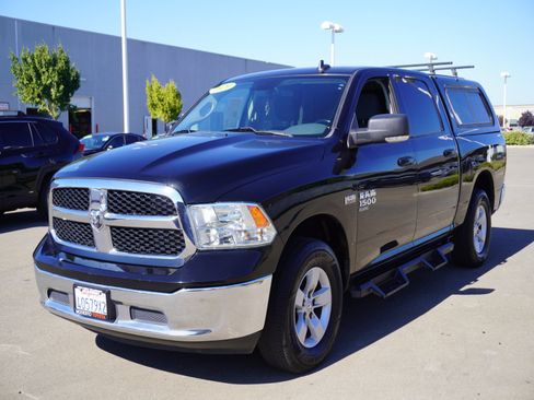 Used 2020 RAM 1500 Classic SLT w/ Luxury Group AWD/4WD image 9