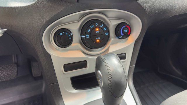 Used 2015 Ford Fiesta SE FWD image 29