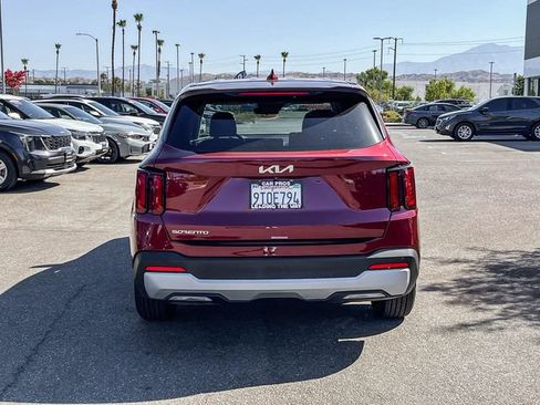 Used 2025 Kia Sorento LX FWD image 6