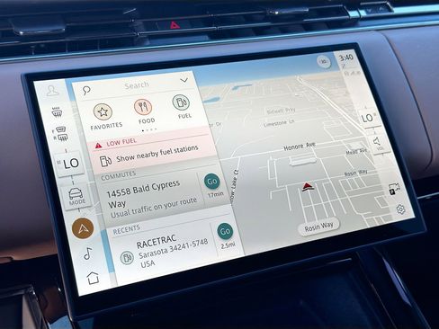 Used 2024 Land Rover Range Rover Sport SE image 35