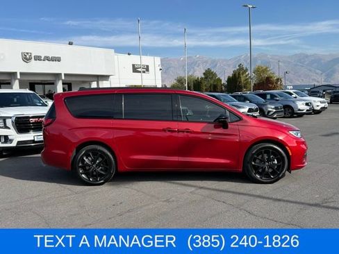 New 2026 Chrysler Pacifica Select w/ S Appearance Package image 5