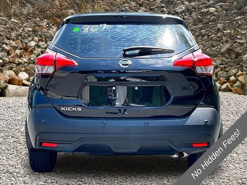 Used 2020 Nissan Kicks S FWD image 3