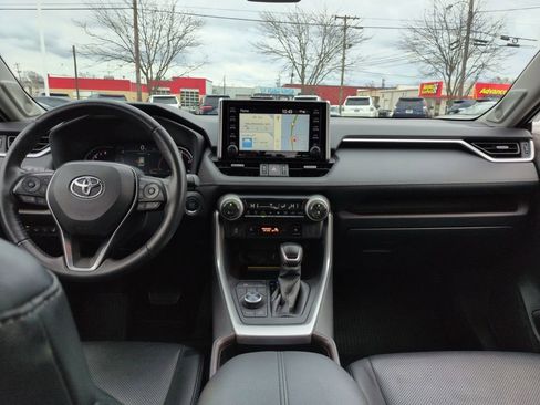 Used 2020 Toyota RAV4 Limited image 12