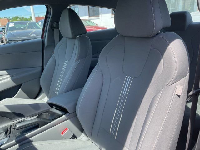 Used 2023 Hyundai Elantra SEL FWD image 9